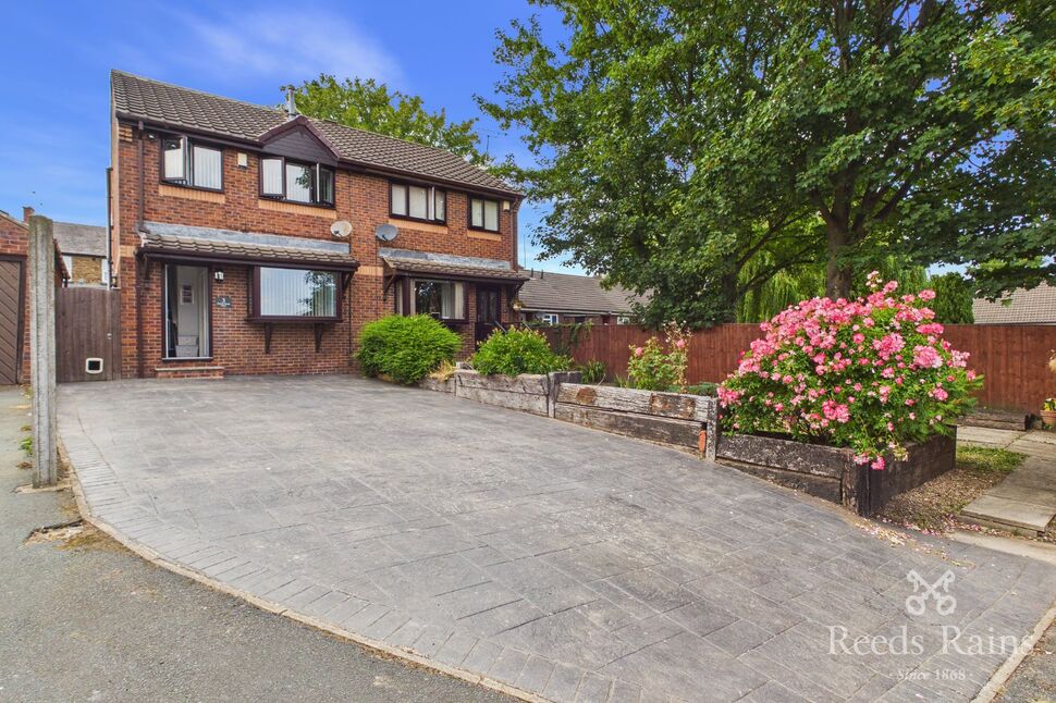 Main image of 3 bedroom Semi Detached House for sale, Owlett Mead Close, Thorpe, West Yorkshire, WF3
