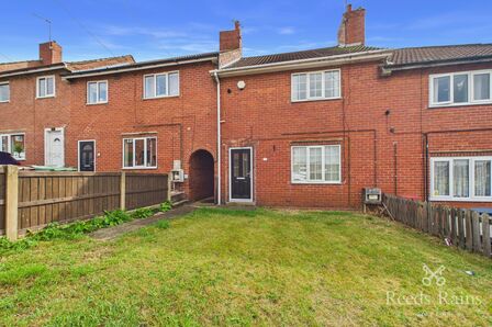2 bedroom Mid Terrace House for sale