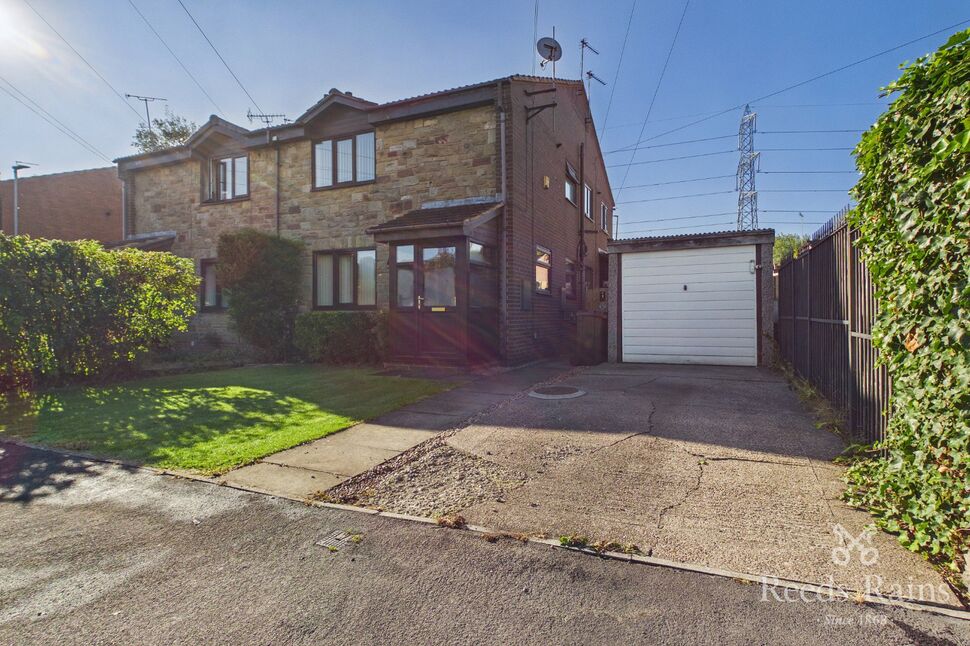 Main image of 1 bedroom End Terrace House for sale, Lingwell Court, Lofthouse, West Yorkshire, WF3