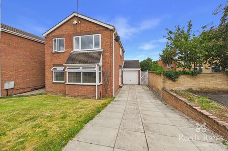 Glastonbury Avenue, 4 bedroom Detached Property to rent, &pound;1,400 pcm