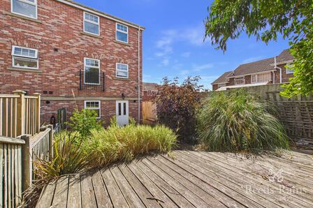 The Courtyard, 3 bedroom End Terrace House for sale, &pound;220,000