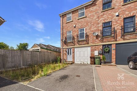 The Courtyard, 3 bedroom End Terrace House for sale, &pound;220,000