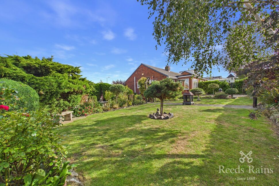 Main image of 2 bedroom Semi Detached Bungalow for sale, Thorne Close, Normanton, West Yorkshire, WF6