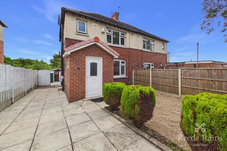 Woodhouse Road, 3 bedroom Semi Detached House to rent, &pound;1,100 pcm