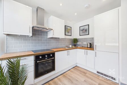 Union Street, 1 bedroom Flat to rent, &pound;750 pcm