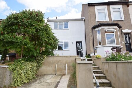 2 bedroom End Terrace House to rent
