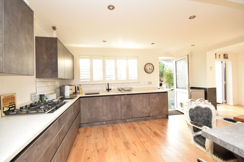 3 bedroom End Terrace House for sale, Thornham Road, Gillingham, ME8