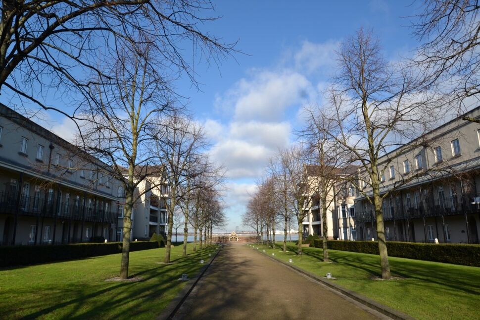 2 bedroom Flat for sale, The Boulevard, Ingress Park, DA9 £350,000