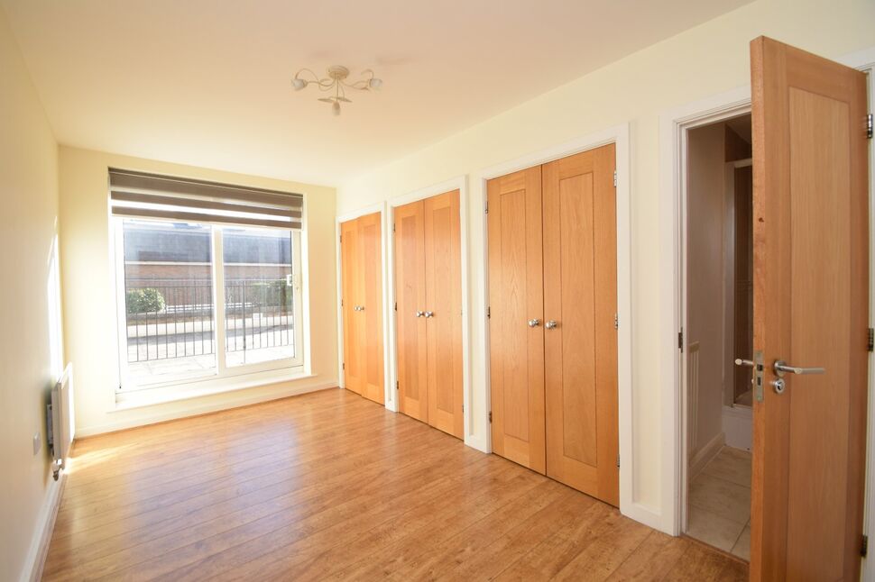 2 bedroom Flat for sale, The Boulevard, Ingress Park, DA9 £350,000