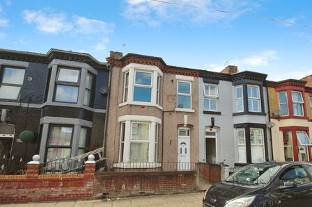 3 bedroom Mid Terrace House for sale