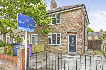 Elkstone Road, 2 bedroom End Terrace House to rent, £800 pcm