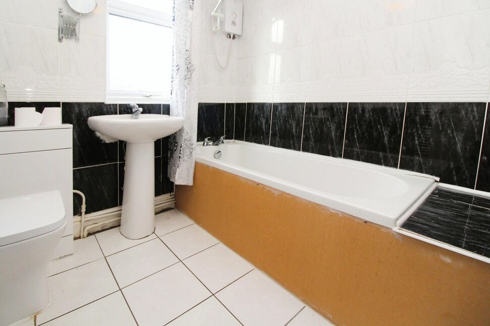 3 bedroom Semi Detached House for sale, Queens Drive, Walton, L4 £165,000