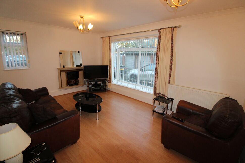 1 bedroom Flat for sale, Field House, Haymans Green, L12 £110,000
