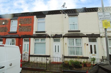Peveril Street, 2 bedroom Mid Terrace House to rent, £700 pcm