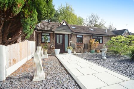 Mereview Crescent, 2 bedroom Mid Terrace Bungalow for sale, £190,000