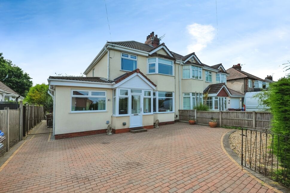 4 bedroom Semi Detached House for sale