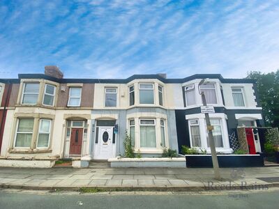 3 bedroom Mid Terrace House for sale