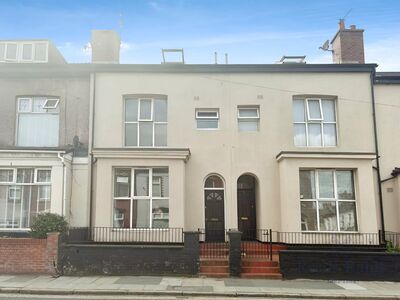 Oakfield Road, 4 bedroom Mid Terrace House to rent, £1,400 pcm