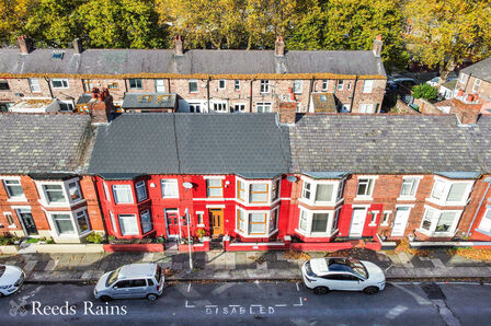 3 bedroom Mid Terrace House for sale