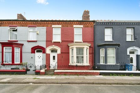3 bedroom Mid Terrace House for sale