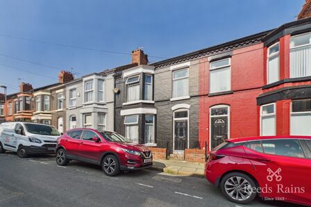 4 bedroom Mid Terrace House for sale