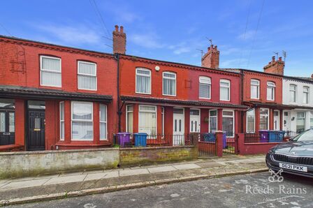 3 bedroom Mid Terrace House for sale