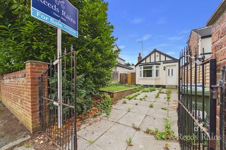 Woburn Hill, 1 bedroom Detached Bungalow for sale, &pound;150,000