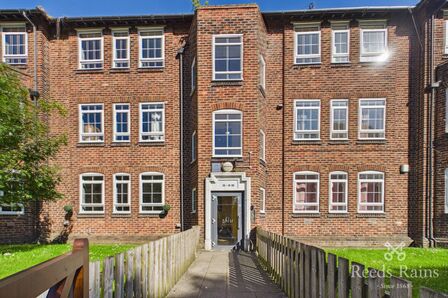 Muirhead Avenue, 3 bedroom Flat for sale, &pound;85,000