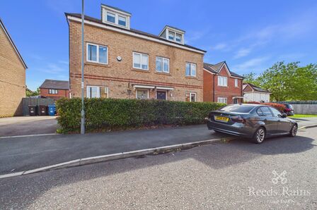 Wimborne Road, 3 bedroom Semi Detached House to rent, &pound;1,250 pcm