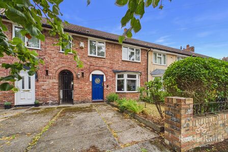 3 bedroom Mid Terrace House for sale