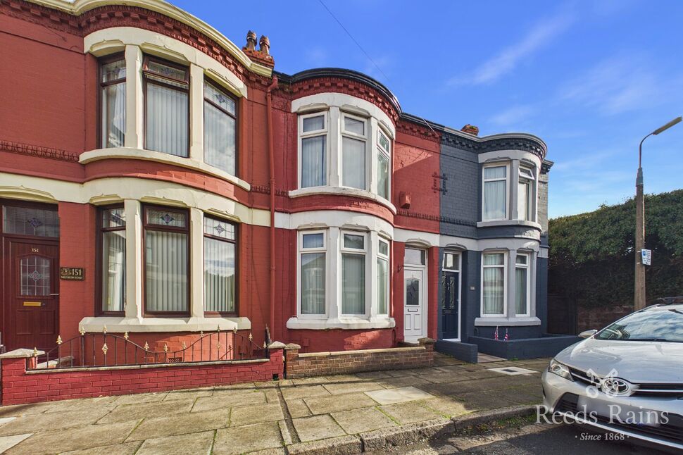 3 bedroom Mid Terrace House for sale