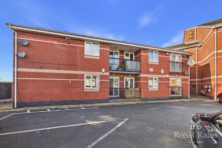 Timperley Court, 2 bedroom Flat to rent, &pound;725 pcm