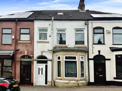3 bedroom Mid Terrace House for sale