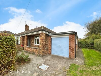 Beaconsfield Crescent, 2 bedroom Semi Detached Bungalow for sale, £250,000