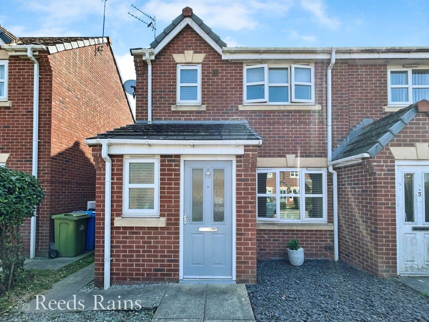 3 bedroom Mid Terrace House for sale