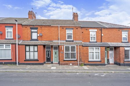 2 bedroom Mid Terrace House for sale