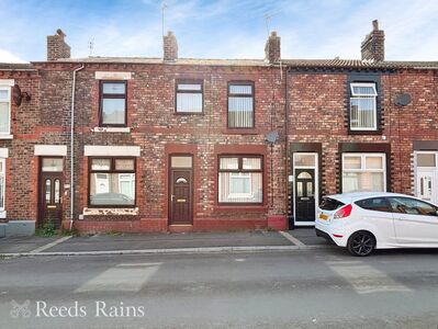 2 bedroom Mid Terrace House for sale
