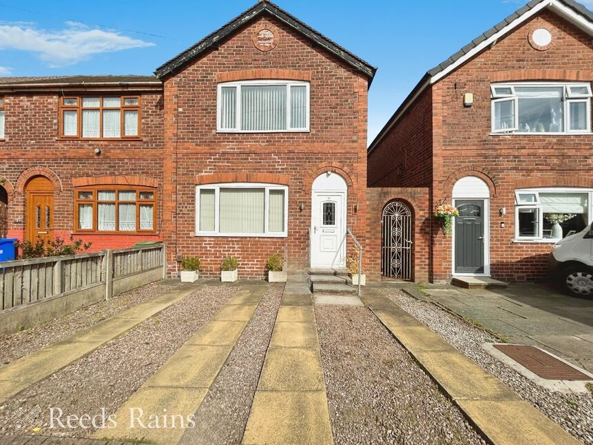 2 bedroom Mid Terrace House for sale