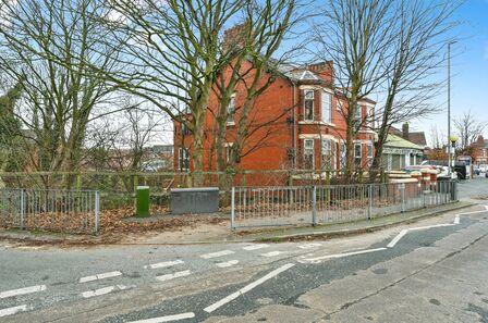 5 bedroom Semi Detached House for sale