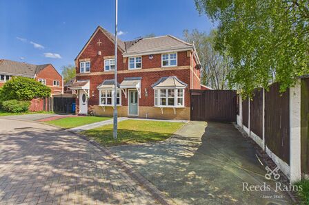 Keats Close, 3 bedroom Semi Detached House to rent, &pound;995 pcm