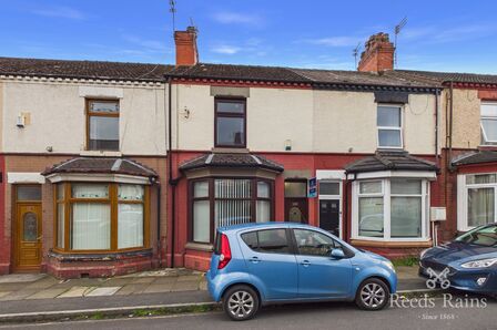 Park Road, 3 bedroom Mid Terrace House to rent, &pound;925 pcm