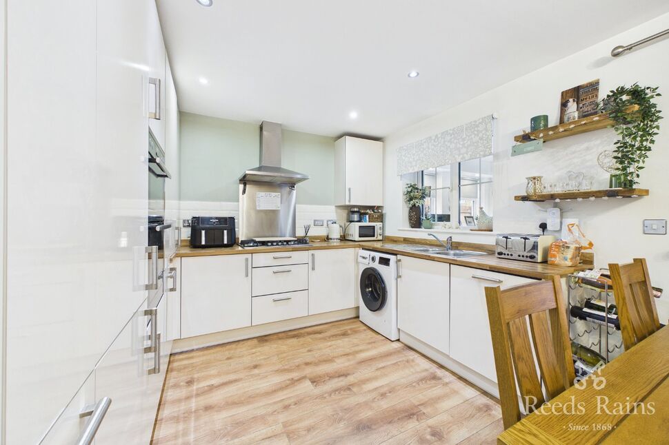 Kitchen / Dining area