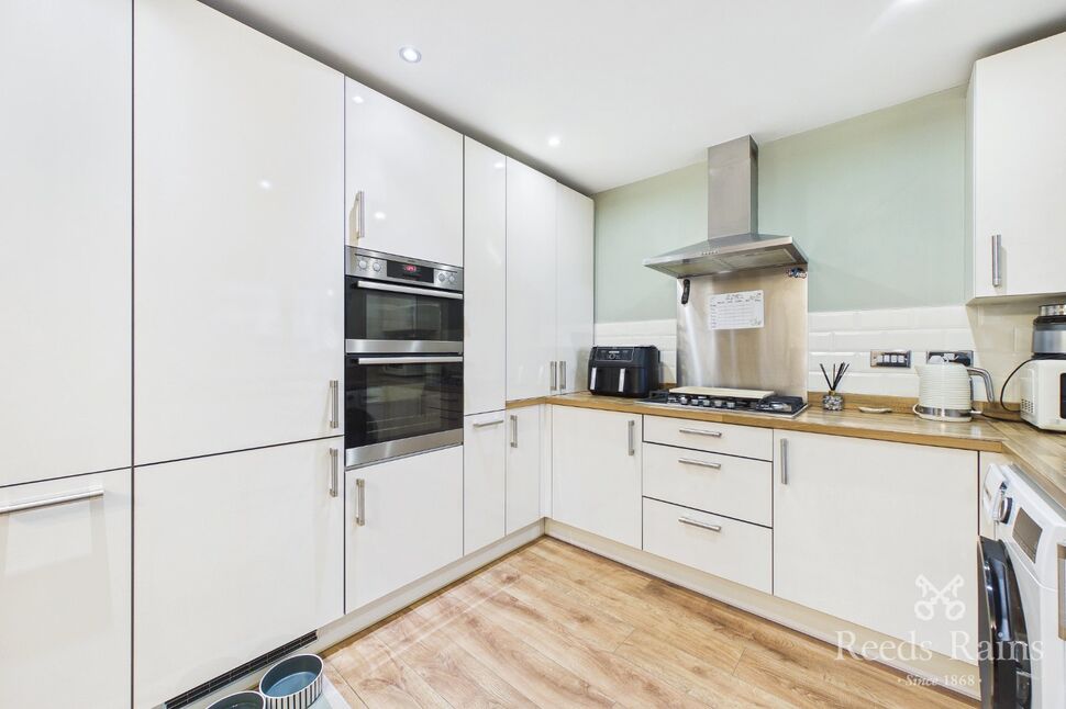 Kitchen / Dining area