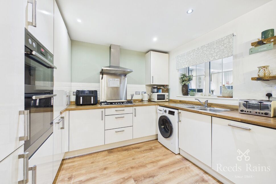 Kitchen / Dining area