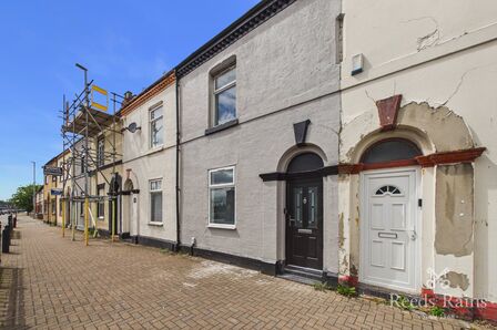 5 bedroom Mid Terrace House for sale