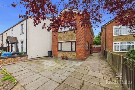 Highfield Road, 3 bedroom Detached House for sale, &pound;300,000