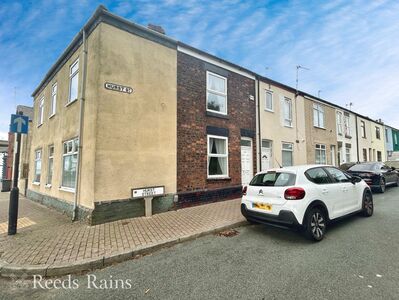 Hurst Street, 2 bedroom End Terrace House for sale, &pound;120,000