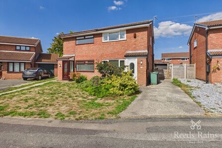 Newsham Close, 2 bedroom Semi Detached House to rent, &pound;925 pcm