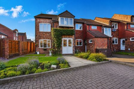 3 bedroom Flat for sale