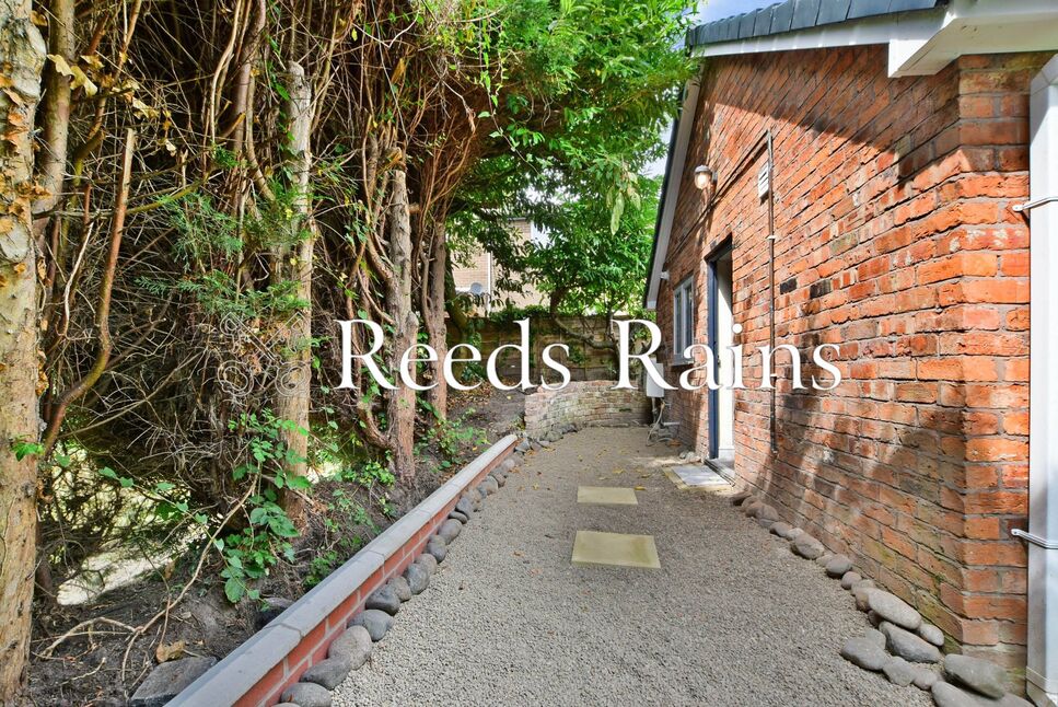 2 bedroom Detached House for sale, Cumber Close, Wilmslow, SK9 £450,000